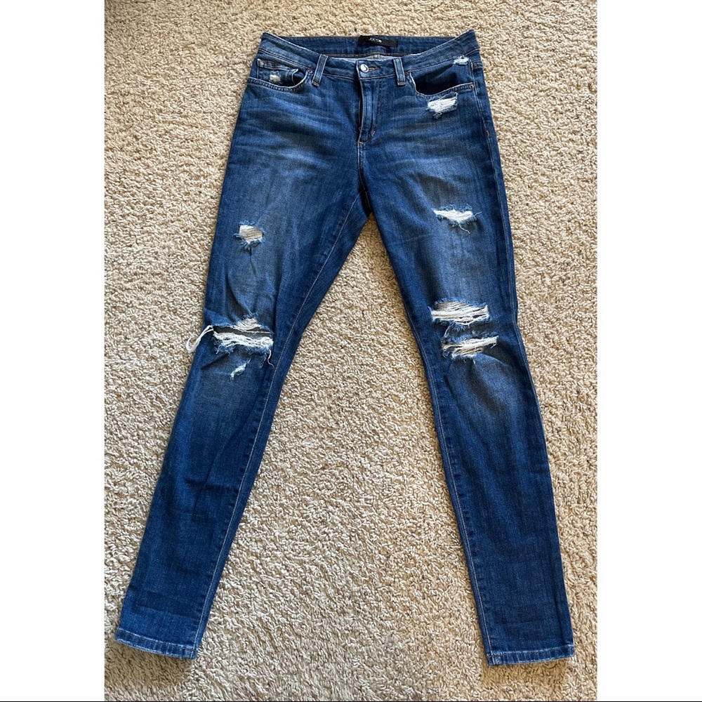 Joe’s Jeans distressed “Beckett” size 27
